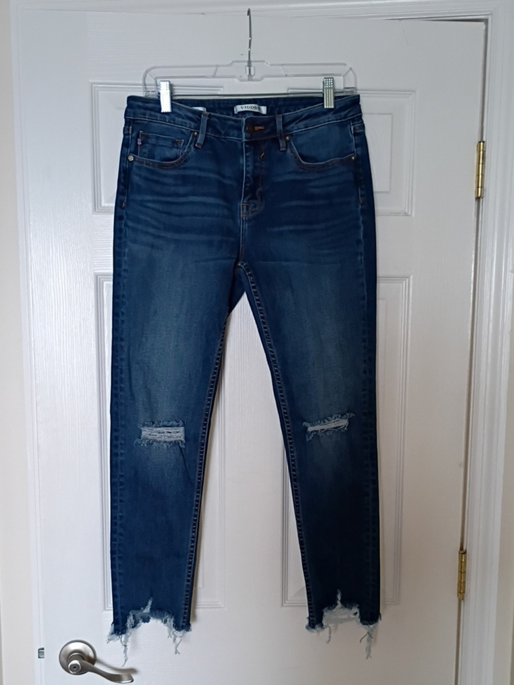 Vigoss Women's Shark Bite Ripped Ankle Skinny Jeans, 8/29